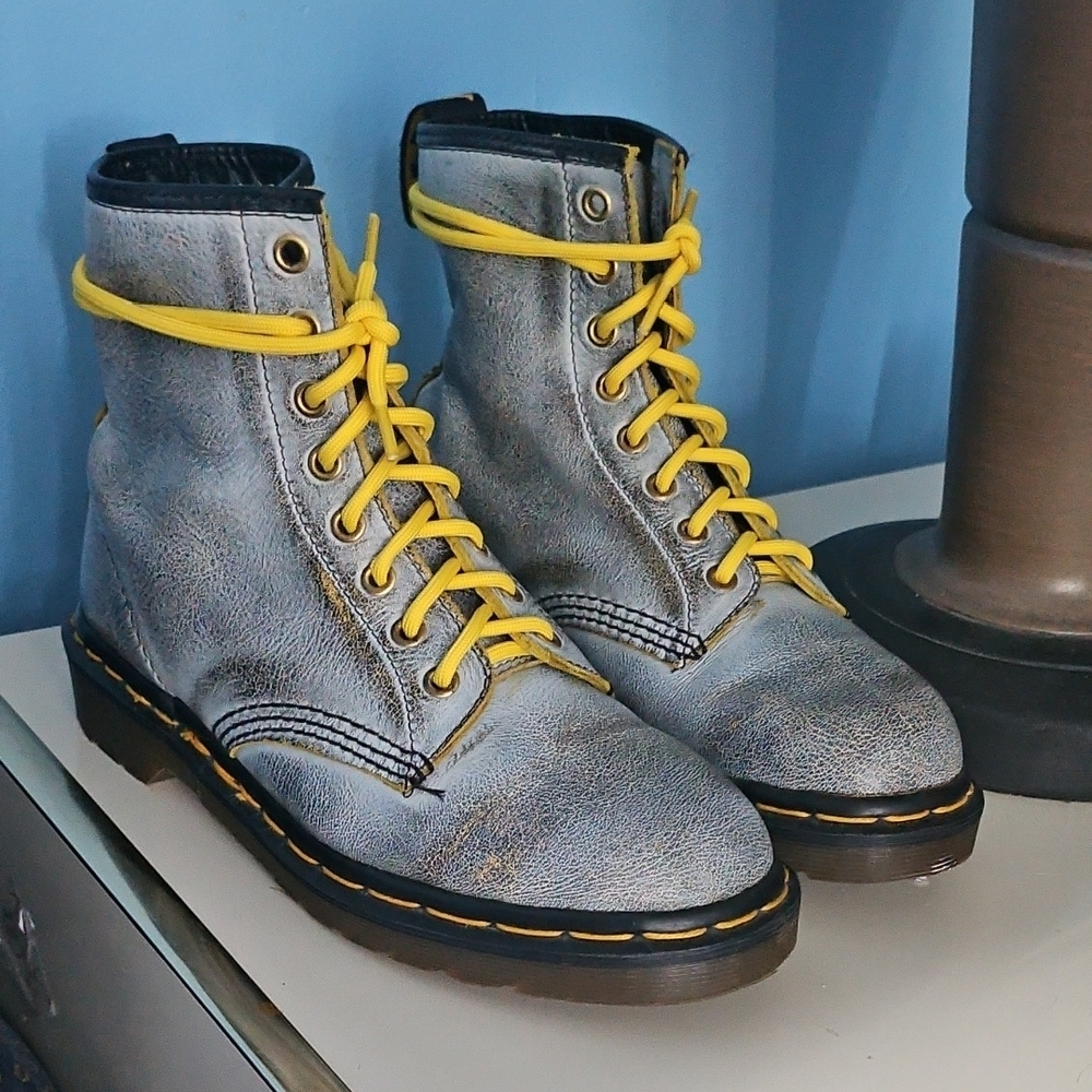 Dr. Martens Made In England 1460 Rub Off